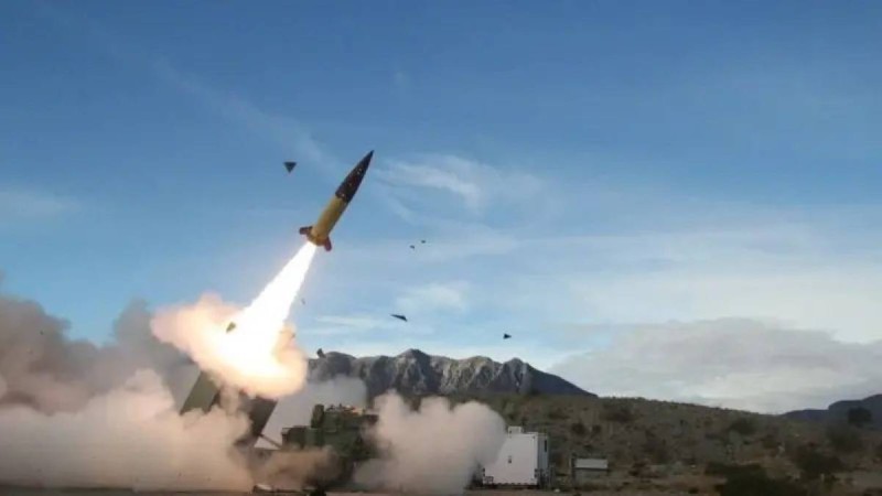 Байден Украинаға ATACMS зымырандарымен Ресей аумағын атуға рұқсат берді.