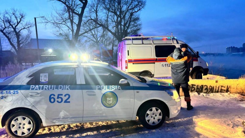 Семейде жарысып жүрген автокөлік Ертіс өзеніне құлап кетті.