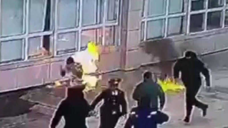 Маңғыстау облысы әкімдігі алдында өзін өртеген ер адам қайтыс болды.