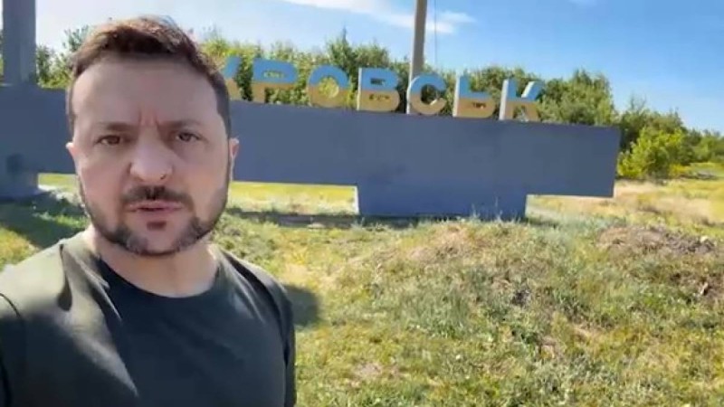 Зеленский соғыс жүріп жатқан Донецк облысына барды.
