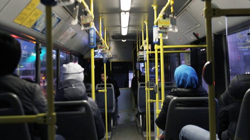 Ақтаудағы көп балалы аналар қоғамдық көлікте тегін жүреді.