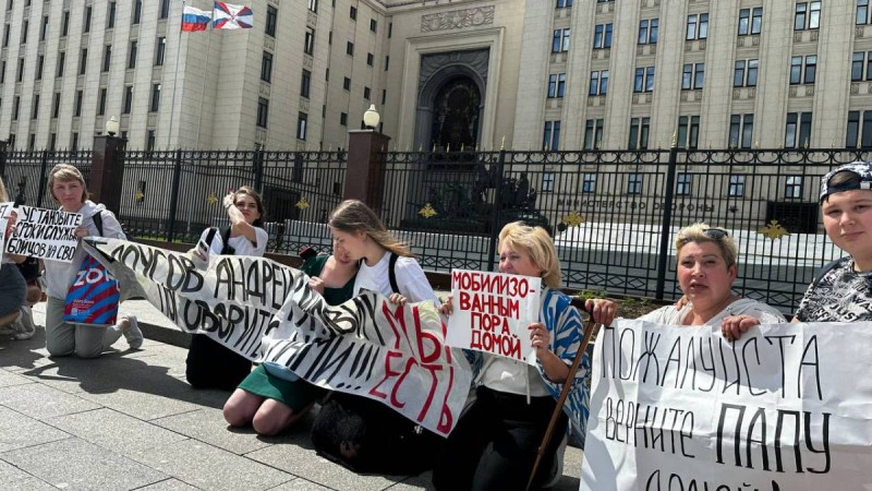 Ресейде соғысқа кеткендердің әйелдері наразылыққа шықты.