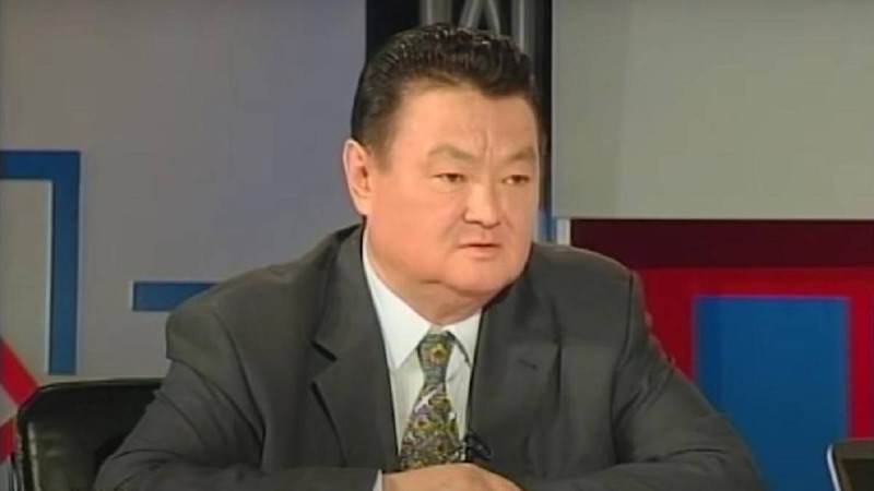 Тоқаев Нұрқаділовке ескерткіш орнатқалы жатыр.