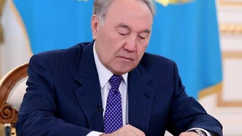 Назарбаев Қауіпсіздік Кеңесінен екі адамды жұмыстан босатты.