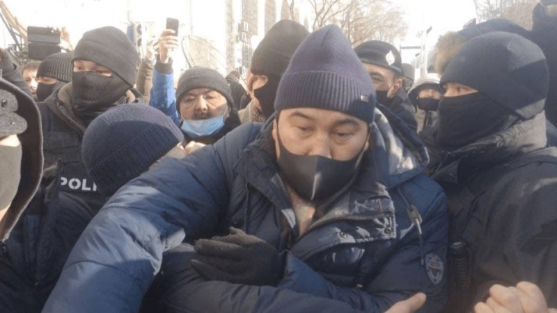 Тоқаев: Жиын өткізгісі келетіндер жаңа заңға бағынуға міндетті.