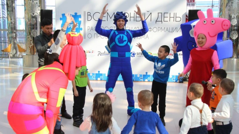 Әлемде 67 000 000 адам аутизммен өмір сүреді.