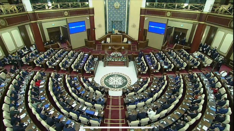 Суперпрезиденттік жүйені ықпалды Парламент қана ығыстырады.