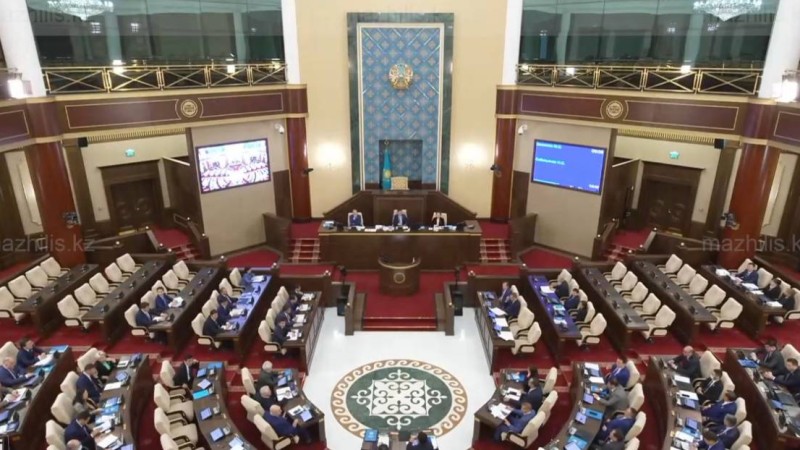 Мемлекеттік қызмет туралы заң Конституцияға сәйкестендірілді.