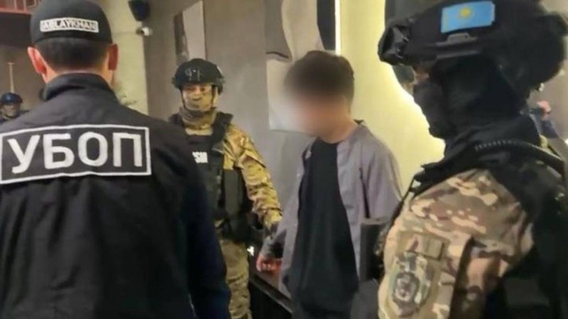 Алматыда түнгі клубта есірткі сатқандар ұсталды.