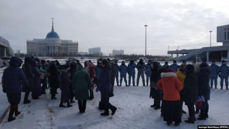 Нұр-Сұлтанда 50-ден астам әйел нарзылыққа шықты.