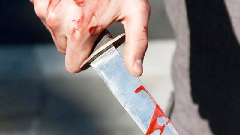 Еркек бұрынғы әйелін балаларының көзінше пышақтап өлтірді.