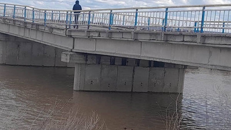 Қостанай облысында жол көпірі жарылып кетті.