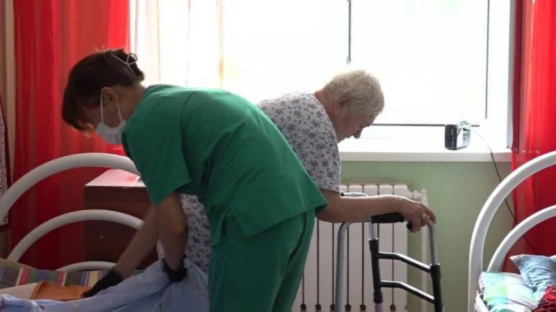 Қонаевтағы қарттар үйінің қызметкерлері еңбекақысын толық ала алмай жүр.