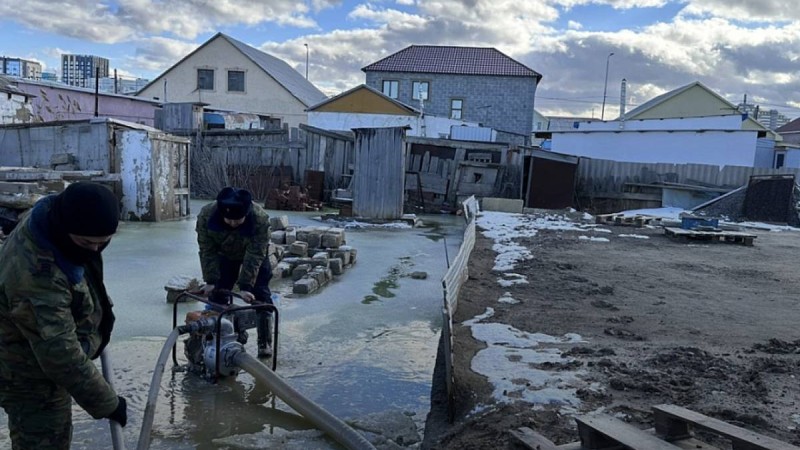 Атырау облысындағы бір ауылды қызыл су басты.