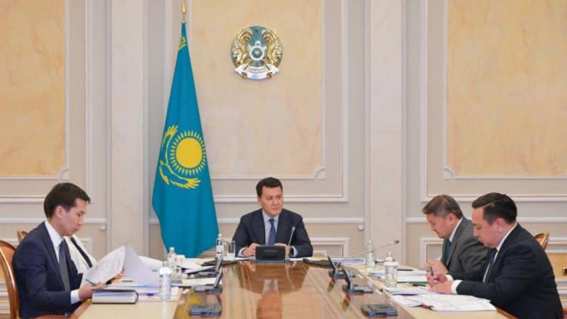 Ерлан Қарин Шетелде кадрлар даярлау жөніндегі республикалық комиссияның отырысын өткізді.