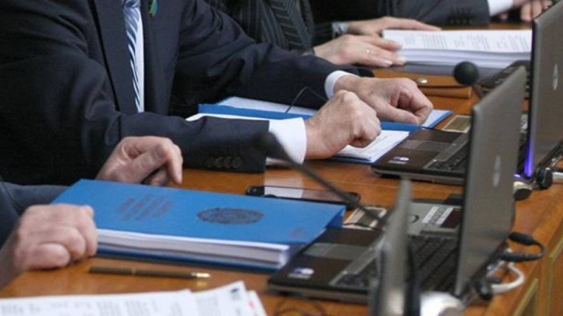 Қоғамдық тыңдауларды отырыстар негізінде ғана емес, интернет-конференциялар түрінде де өткізу мәселесі қаралды.