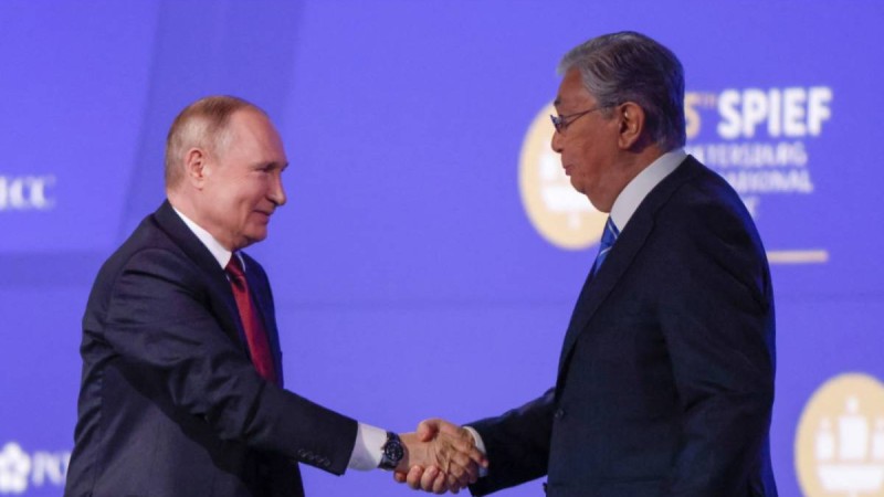 Тоқаев Путинмен кездесуде Украинаға қатысты сауалға жауап берді.