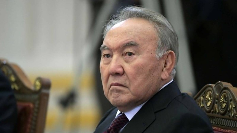 Сенат референдум туралы заңнан Назарбаевтың мәртебесін алып тастады.