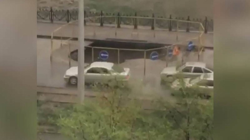 Алматыда былтыр жөнделген жол опырылып қалды.