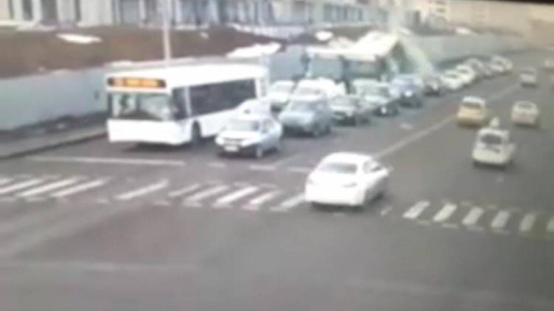 Нұр-Сұлтандағы жол апаты: екі адам қайтыс болып, 36 адам зардап шеккен (видео).