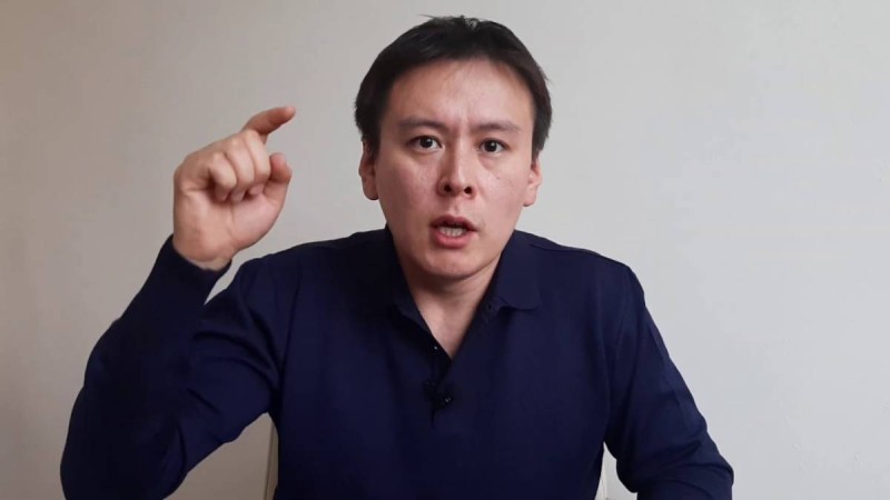 Жанболат Мамай Жаңаөзенде соққыға жығыла жаздады.