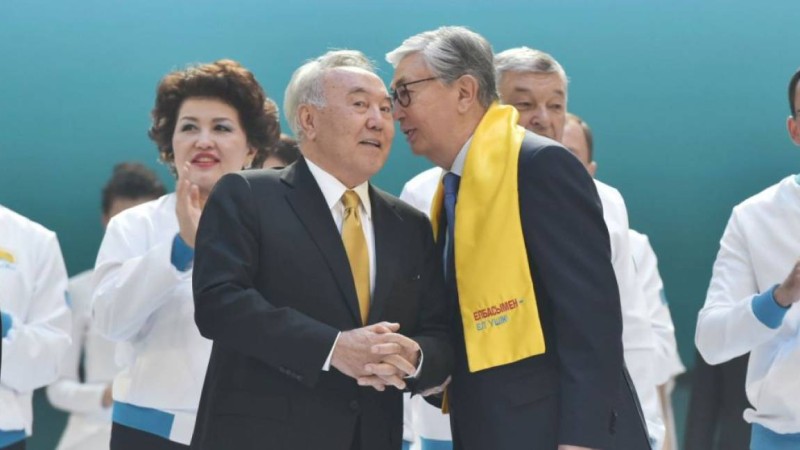 Назарбаев және оның отбасы туралы заңның күшін жою петициясы 50 мыңнан астам қол жинады.