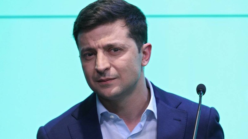 В. Зеленский өзіне қарсы митингіге шыққандарға шара қолданбау керектігін айтты.