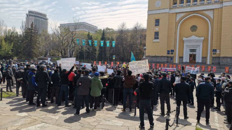 Алматыдағы митинг: 120 мың гектар жер Қытайға өтіп кетеді деп қауіптенеді.