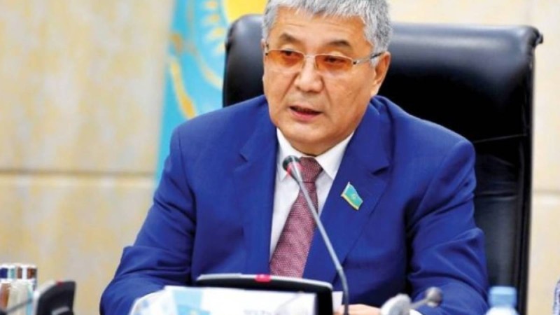 Сенатор ашаршылыққа қатысты құпия деректерді жариялауды талап етті.