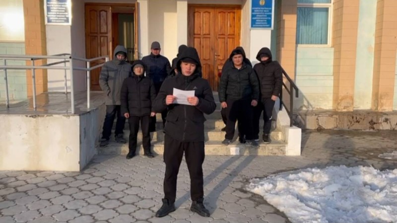 Ақшұқыр ауылының жұмыссыз азаматтары да “West Oil” мекемесіне жұмысқа орналастыруды талап етуде.