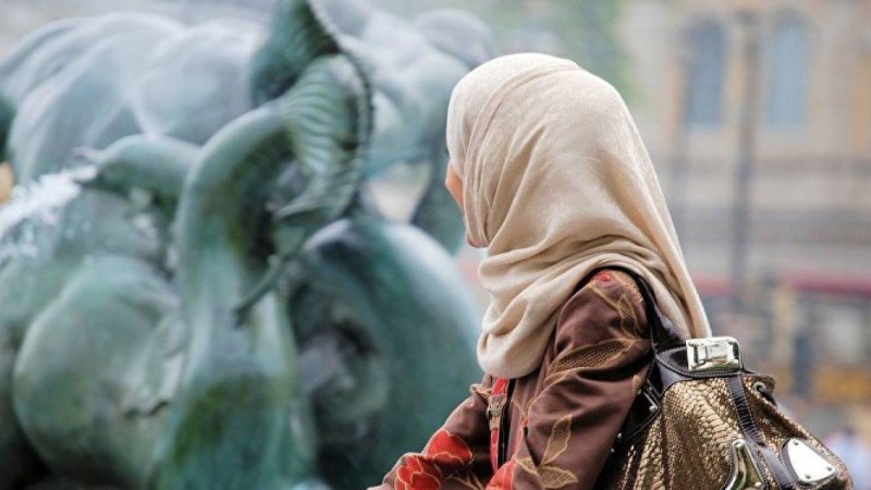 Ақтөбеде оқушы қыздарының орамалын шешпегені үшін үш азаматқа екінші мәрте айыппұл салынды.