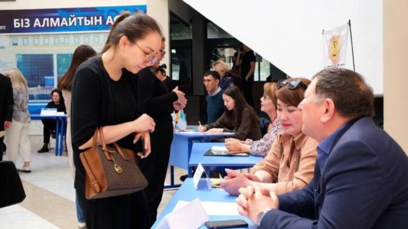 Елімізде жұмыссыз адамдар саны өсіп келеді.