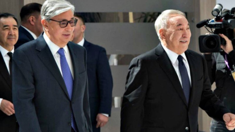 Тоқаев Назарбаев туралы мақала жазды.