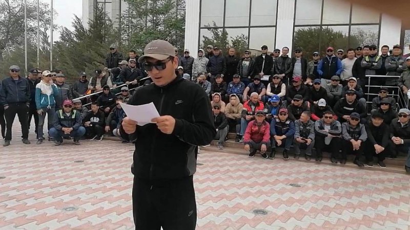 Жұмыс талап еткен Жаңаөзен тұрғындары тағы бас көтерді.