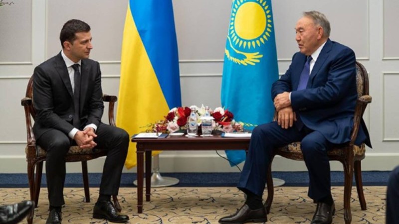 Назарбаев Зеленскиймен кездесті.