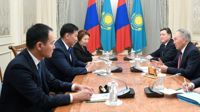 Назарбаев Моңғолия прьемер-министрімен кездесті.