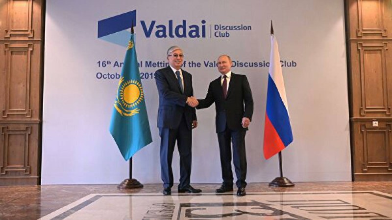 Тоқаев Путинді сөзбен қалай түйреді?.