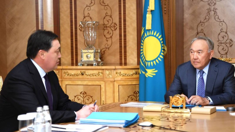 Қос билік: Назарбаев прьемер-министр Асқар Маминді қабылдады.
