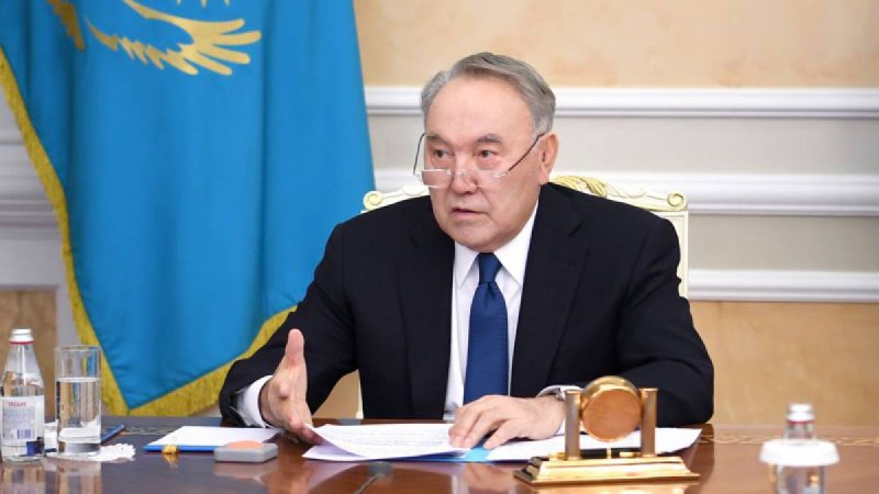 Елбасы туралы заңның конституциялық күшi жойылды.