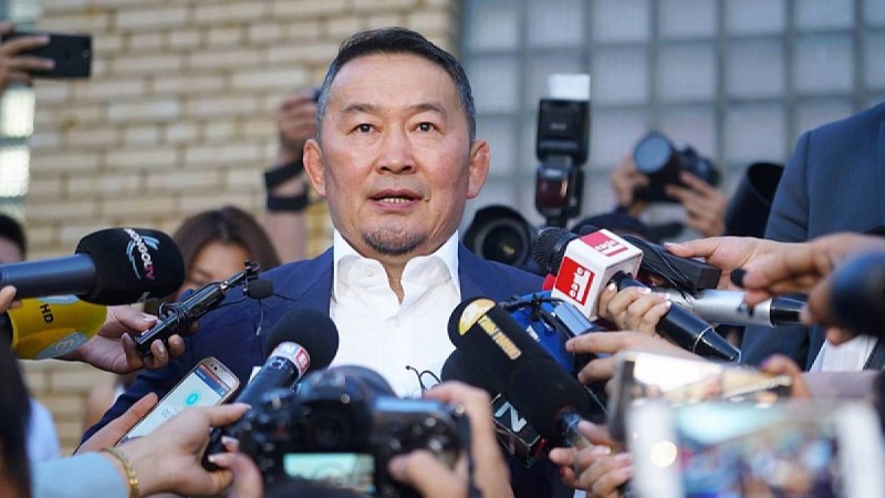 Моңғолия президенті: Парламент тарамаса, аштық жариялаймын.