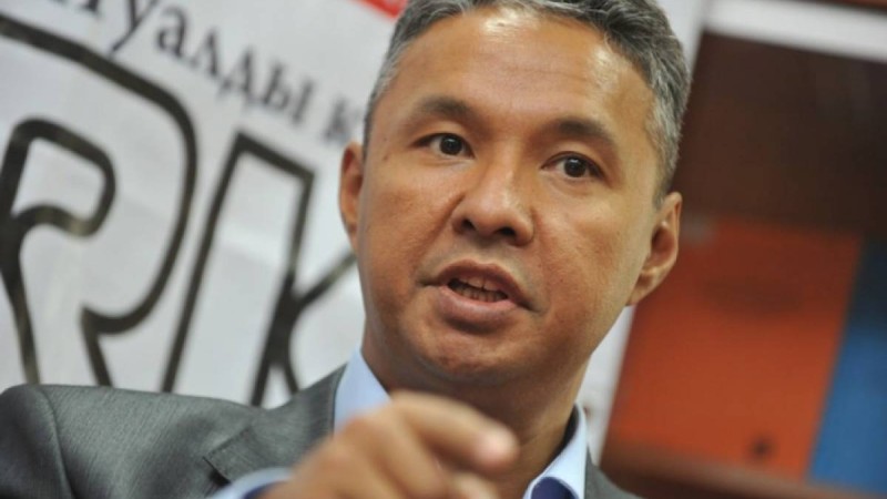 А. Перуашев Божкоға: Осы сіз қай елде тұрасыз?.