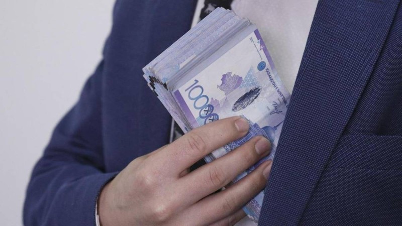 Қорғаныс министрлігі департаментінің басшысы 20 мың доллар пара алды деген күдікке ілінді.