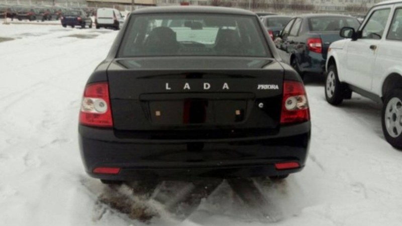 Қазақстандықтар ВАЗ көлігіне мініп жатыр.