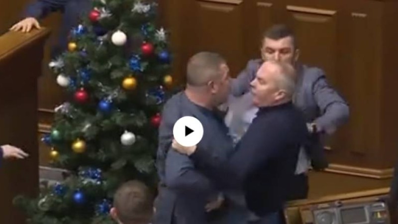 Депутаттардың төбелесі (видео).