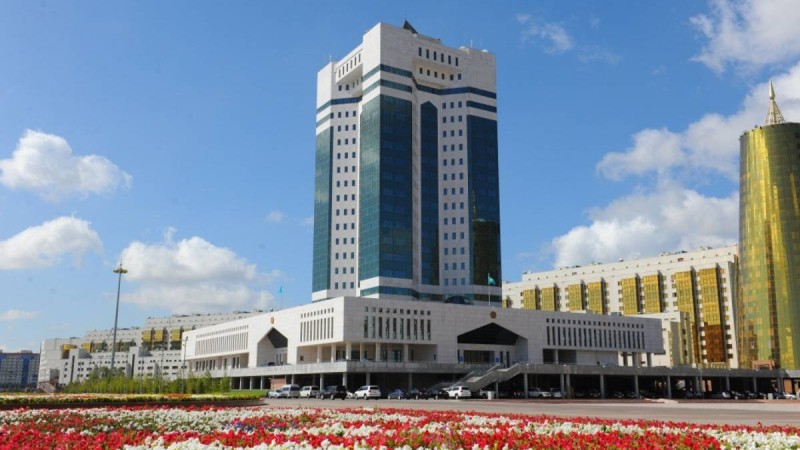 Үкіметтің кейбір құзыреттері министрліктерге беріледі.