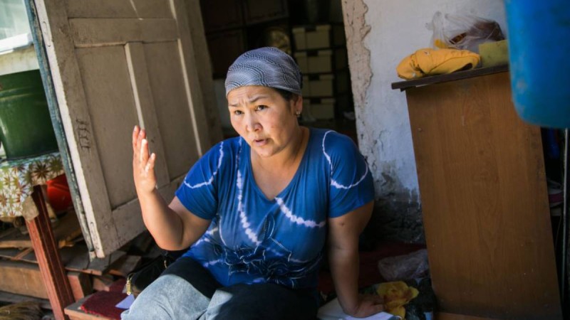 Оралман әйелдің күйеуі сотталып, өзі алты баласымен өлместің күнін көріп жүр.