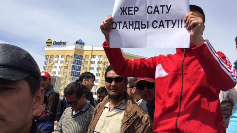 «Билік жерімізді Қытайға беруді көздеп отыр».