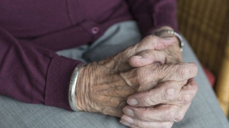 Көп адам жұбайының көңілін табу үшін ата-анасынан бас тартады.