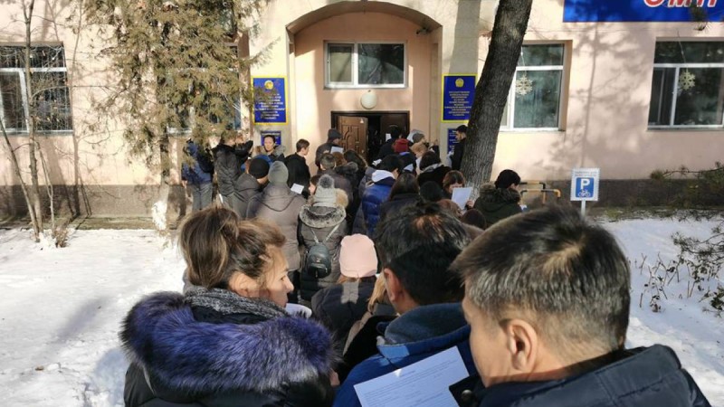 Ұшақ апаты: Қан тапсыру орталығына алматылықтар ағылып келіп жатыр.