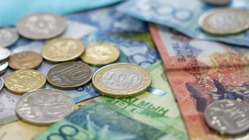 Шымкентте бір топ әйел жәрдемақы мен үй мәселесін шешуді талап етті.